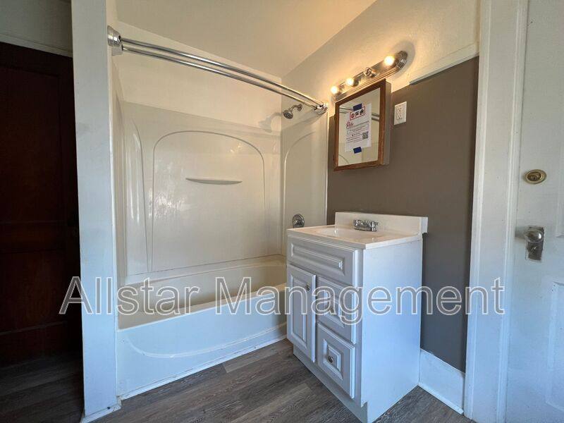 Apartment for rent at 411 9th St #UP, Elyria, OH 44035