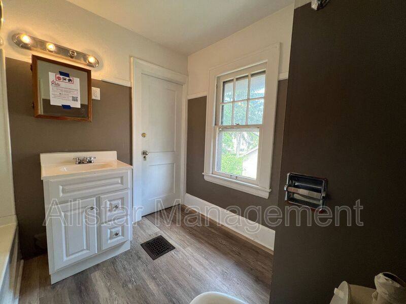 Apartment for rent at 411 9th St #UP, Elyria, OH 44035