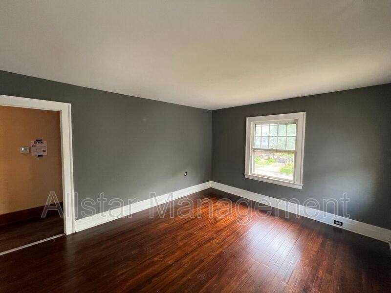 Apartment for rent at 411 9th St #UP, Elyria, OH 44035
