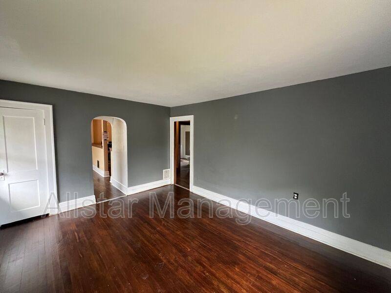 Apartment for rent at 411 9th St #UP, Elyria, OH 44035