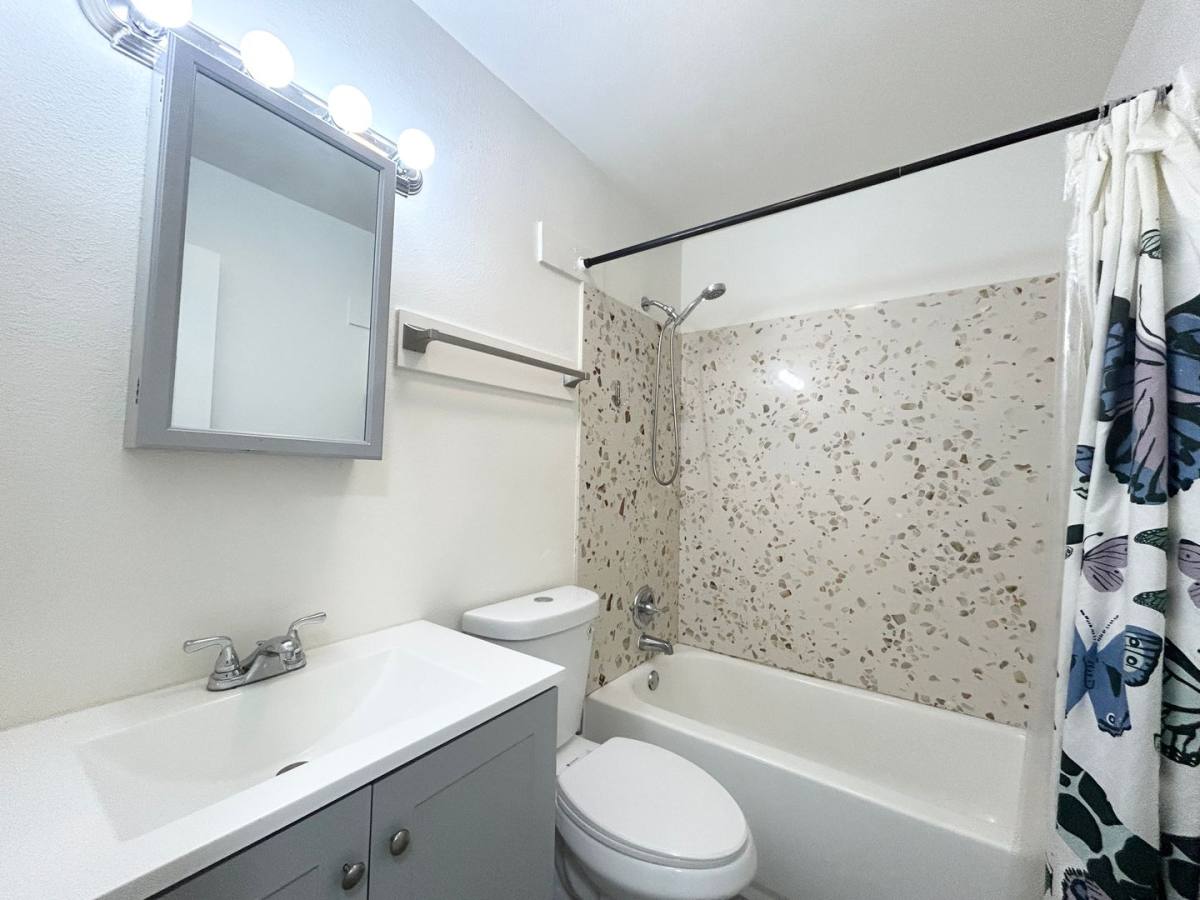 Apartment for rent at 3800 Waller Ave, Richmond, CA 94804