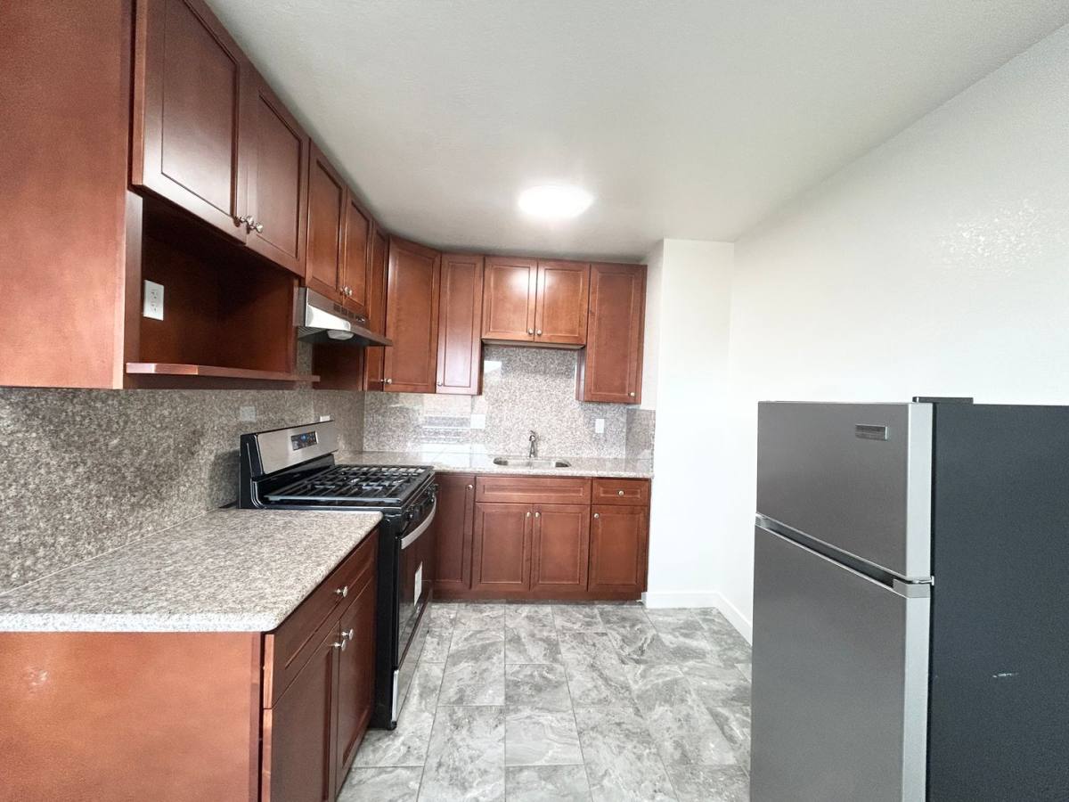 Apartment for rent at 3800 Waller Ave, Richmond, CA 94804