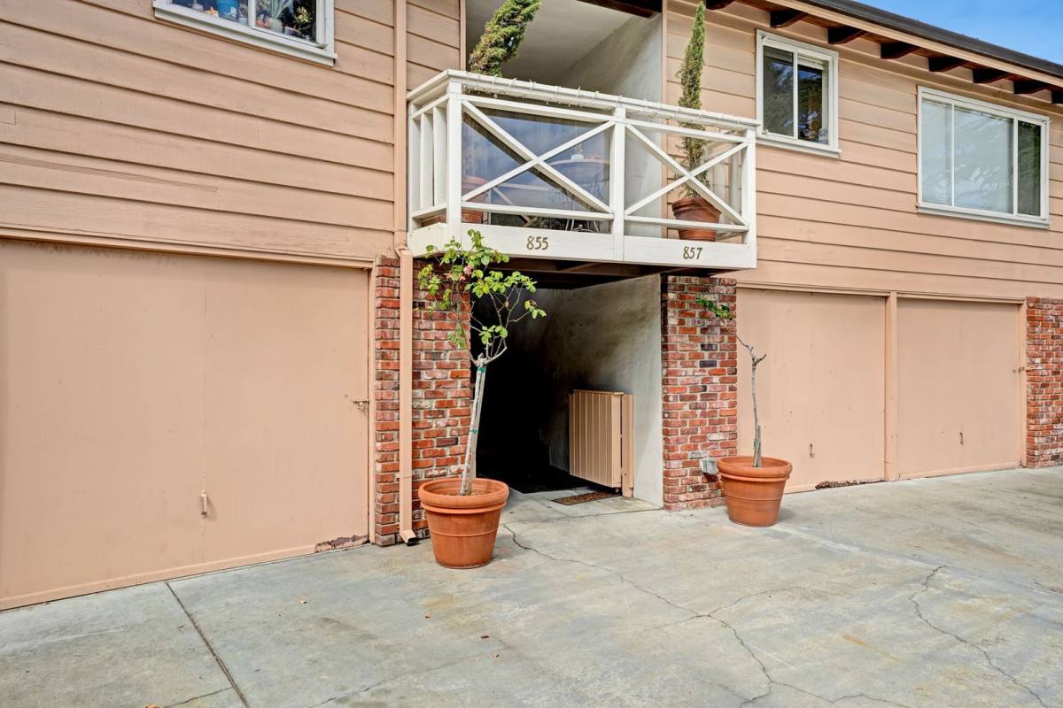 Apartment for rent at 855 Park Dr, Mountain View, CA 94043