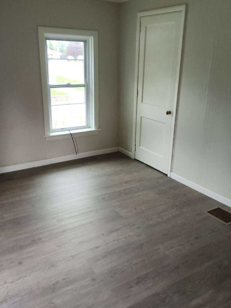 Apartment for rent at 2889 Mercer Rd, New Kensington, PA 15068