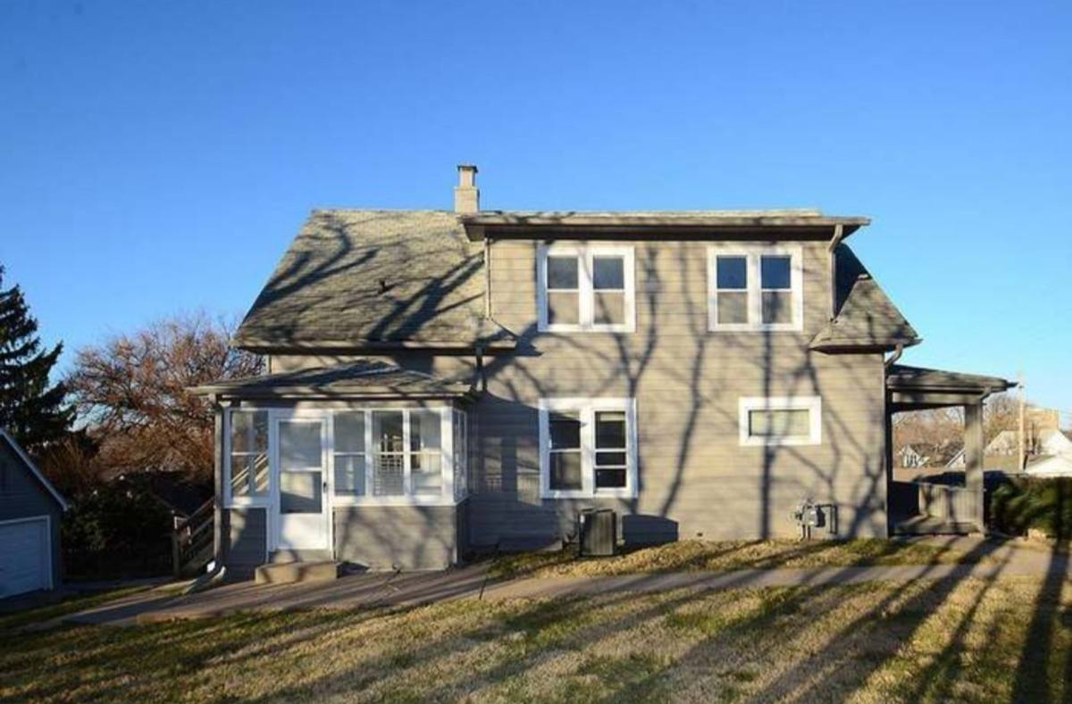 House for rent at 3403 Arbor St, Omaha, NE 68105