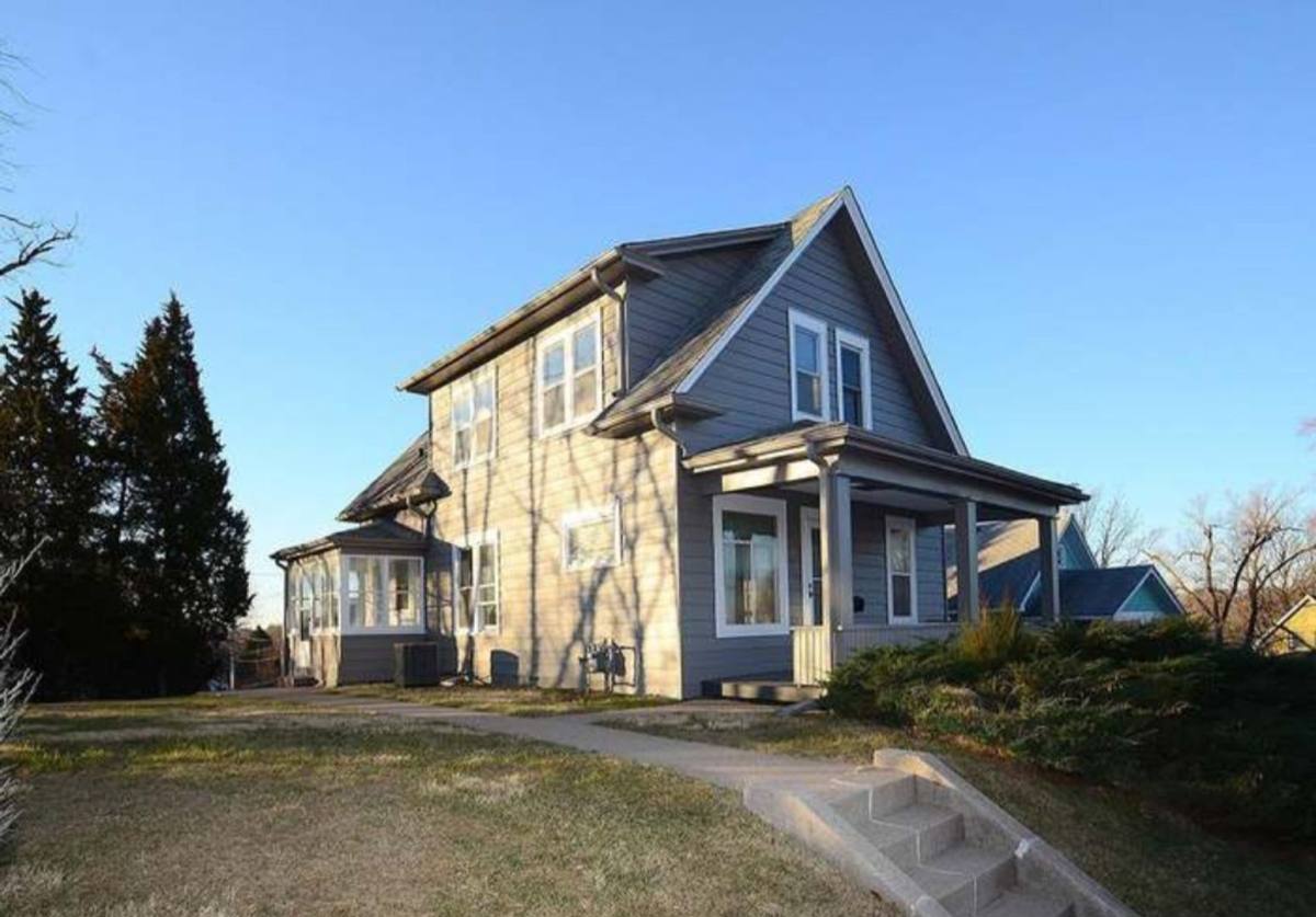 House for rent at 3403 Arbor St, Omaha, NE 68105
