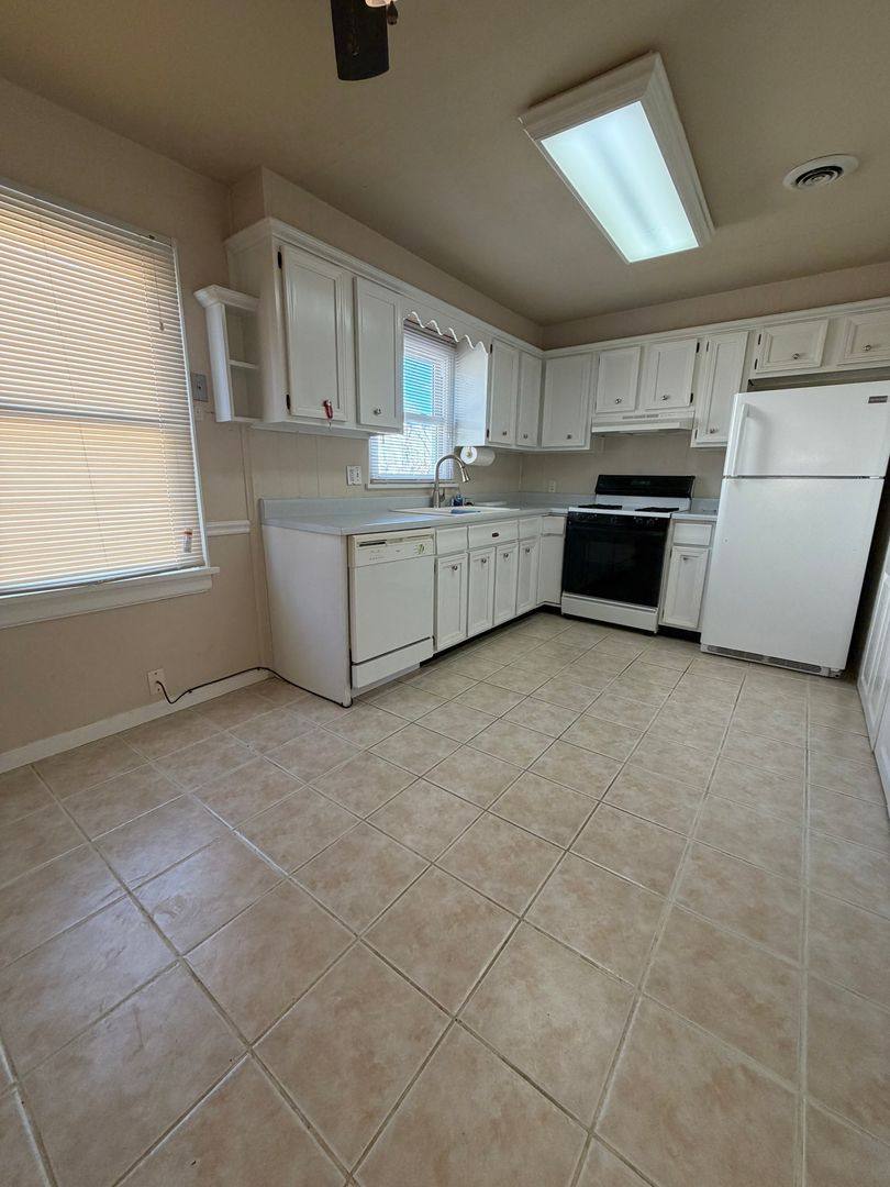 House for rent at 1225 W Main St, Collinsville, IL 62234