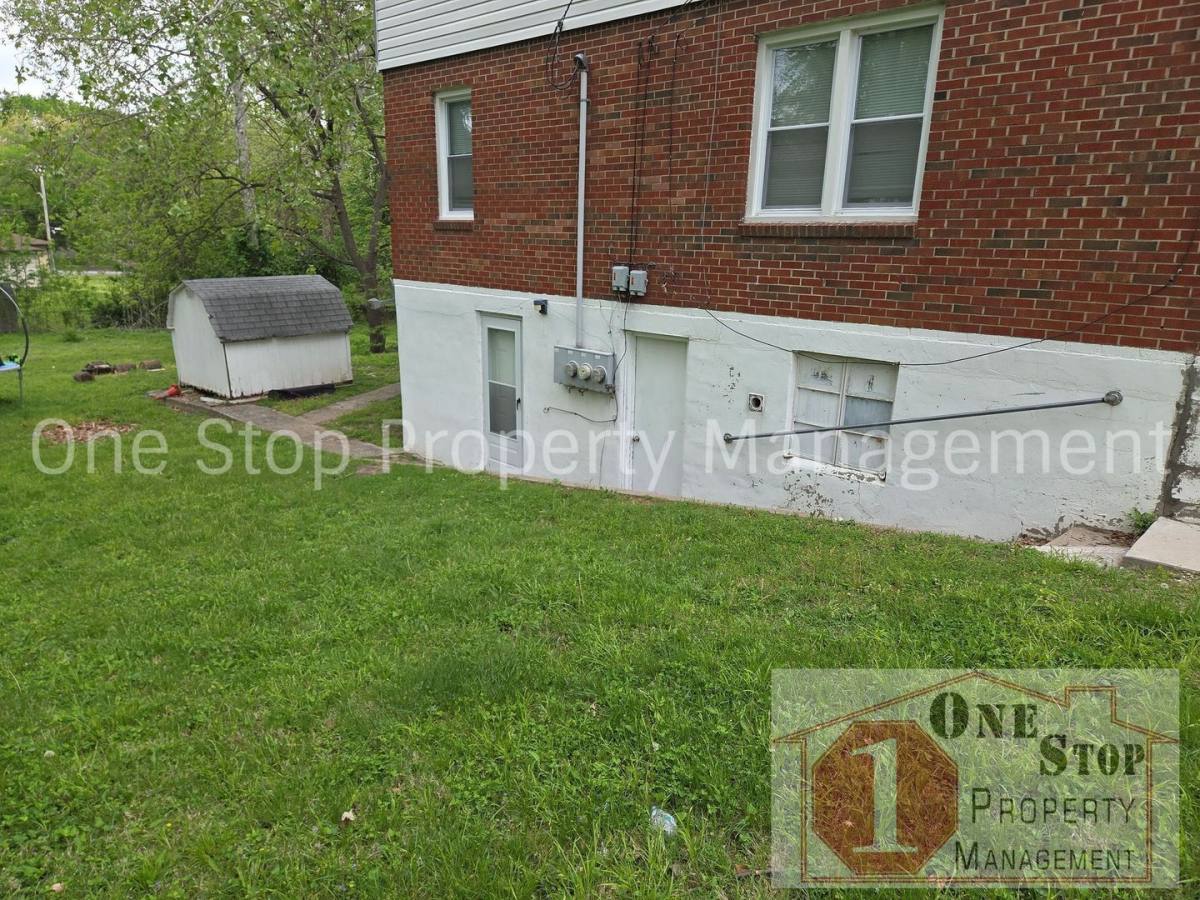Apartment for rent at 1312 1 2 N Main St, Independence, MO 64050