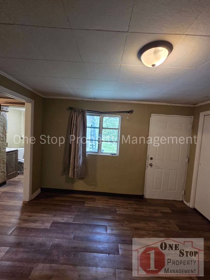 Apartment for rent at 1312 1 2 N Main St, Independence, MO 64050