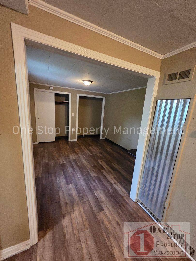 Apartment for rent at 1312 1 2 N Main St, Independence, MO 64050