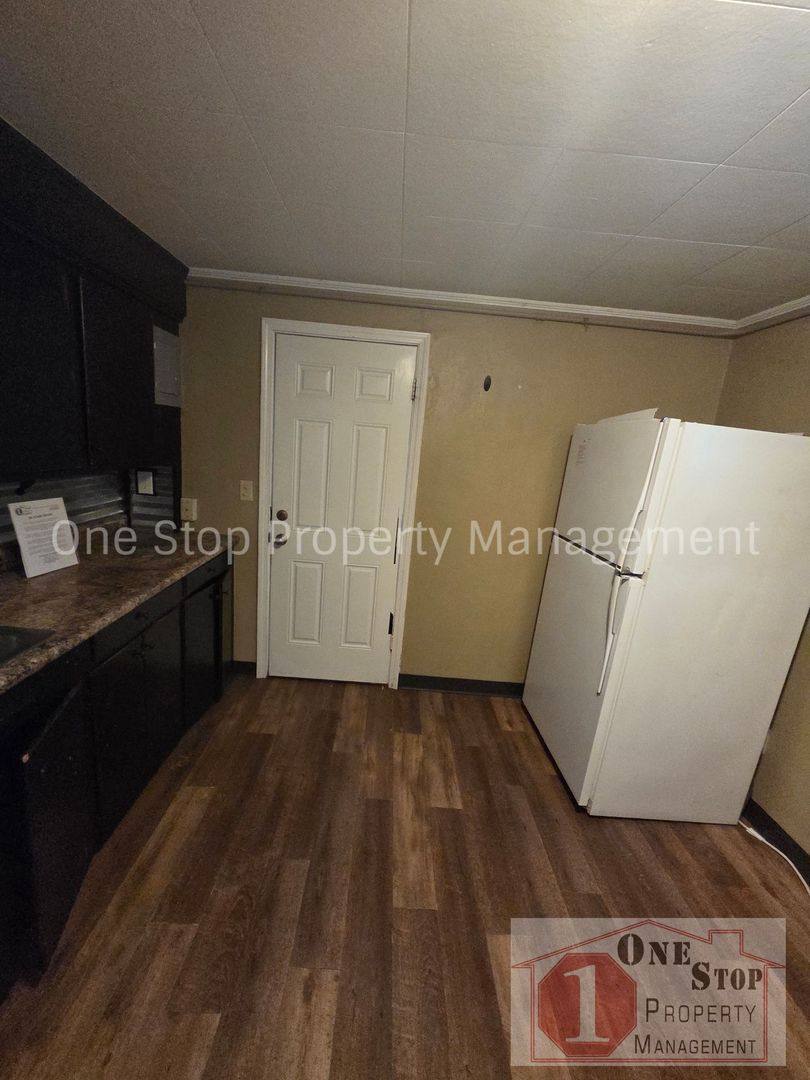 Apartment for rent at 1312 1 2 N Main St, Independence, MO 64050
