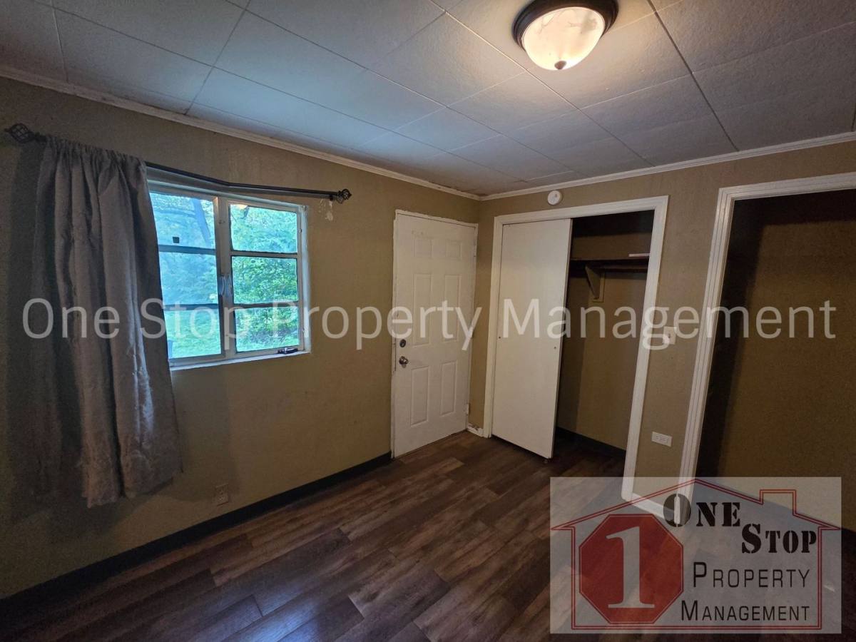 Apartment for rent at 1312 1 2 N Main St, Independence, MO 64050