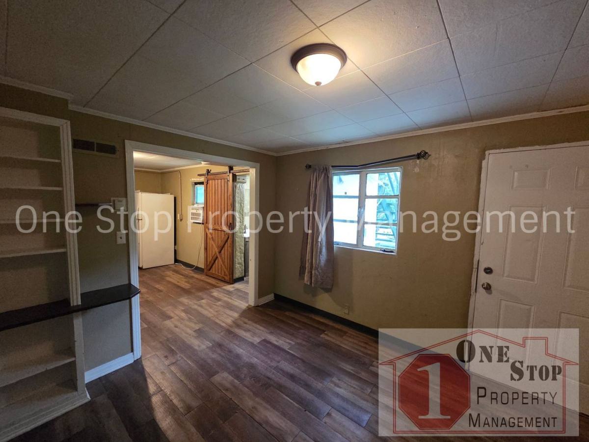 Apartment for rent at 1312 1 2 N Main St, Independence, MO 64050