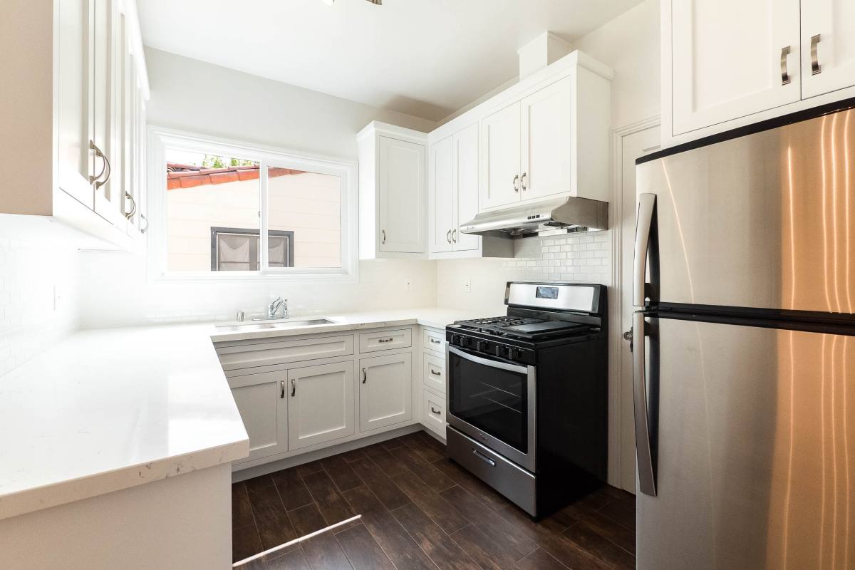 Apartment for rent at 1056 S Genesee Ave #4, Los Angeles, CA 90019