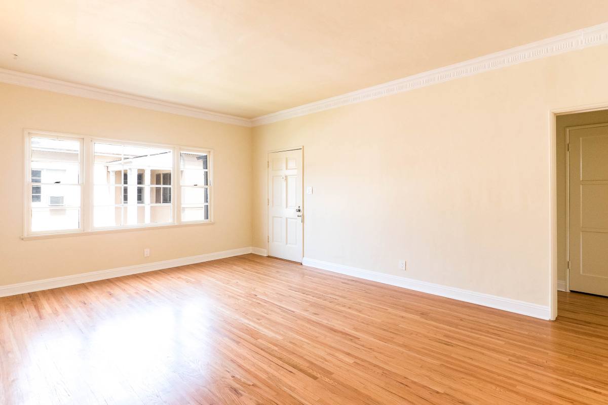 Apartment for rent at 1056 S Genesee Ave #4, Los Angeles, CA 90019