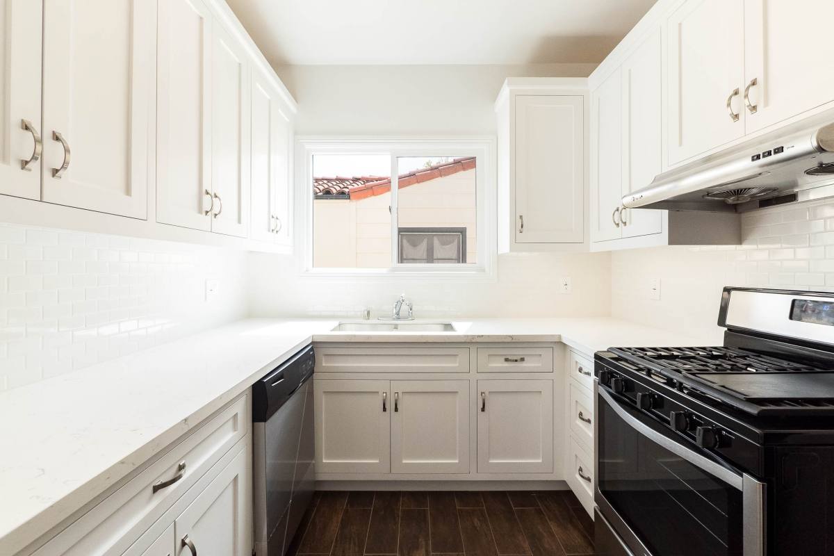 Apartment for rent at 1056 S Genesee Ave #4, Los Angeles, CA 90019