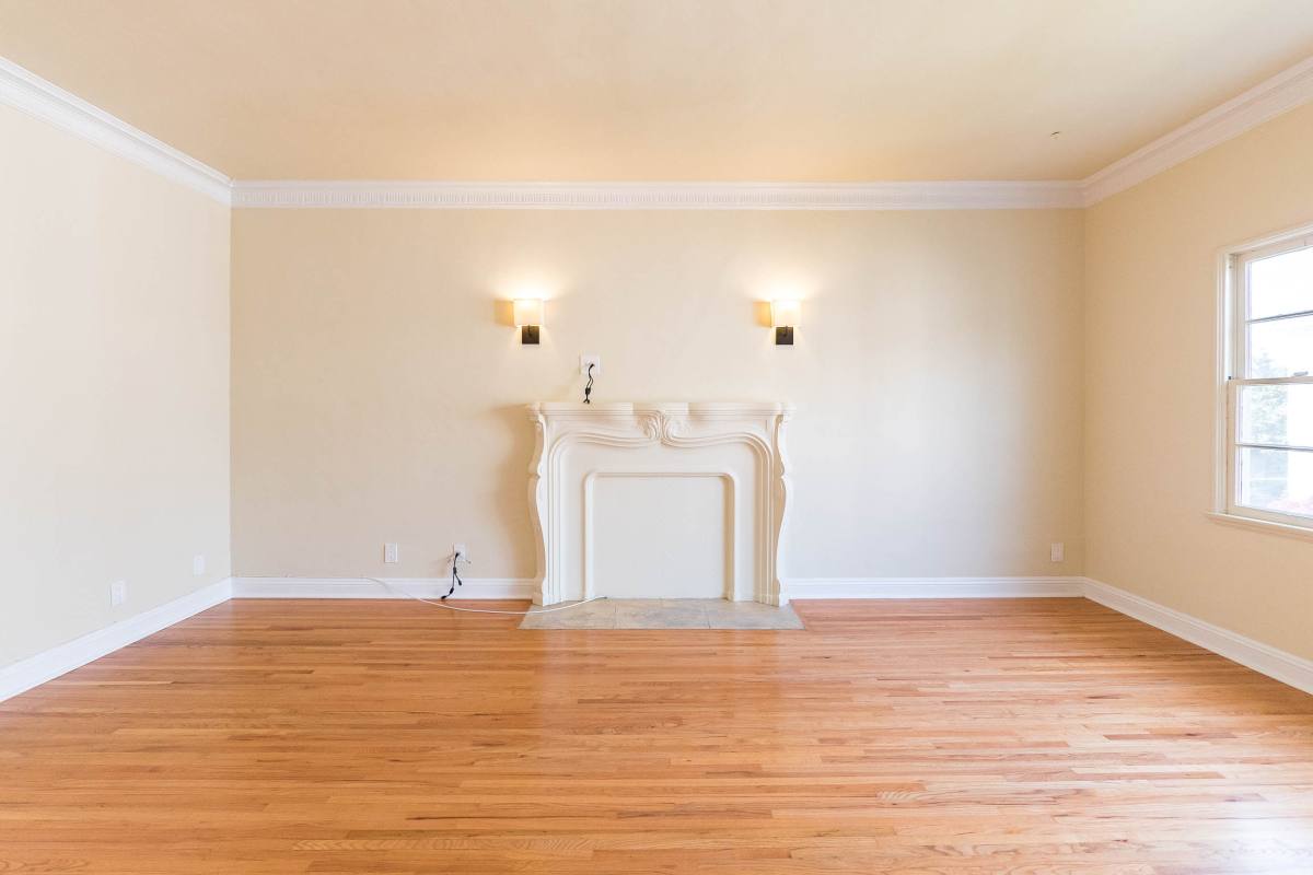 Apartment for rent at 1056 S Genesee Ave #4, Los Angeles, CA 90019