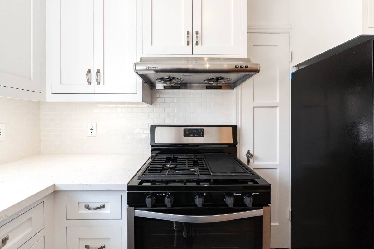 Apartment for rent at 1056 S Genesee Ave #4, Los Angeles, CA 90019