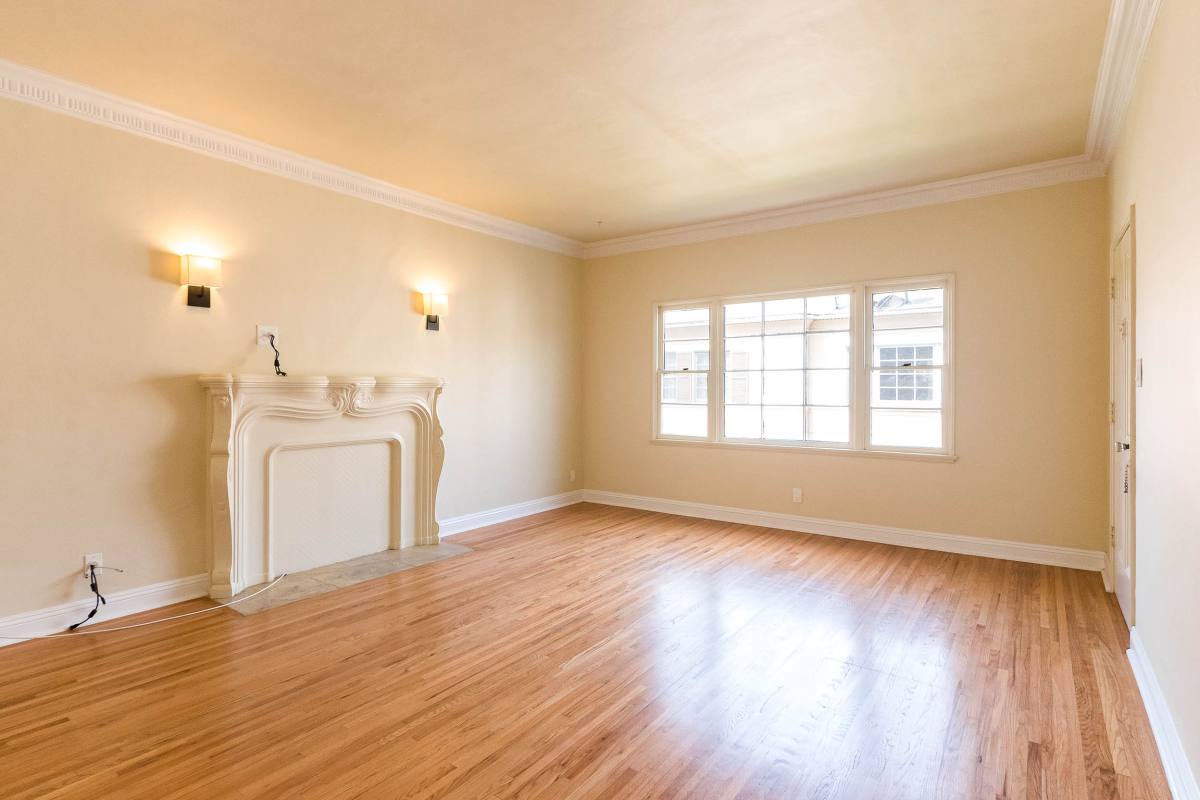 Apartment for rent at 1056 S Genesee Ave #4, Los Angeles, CA 90019
