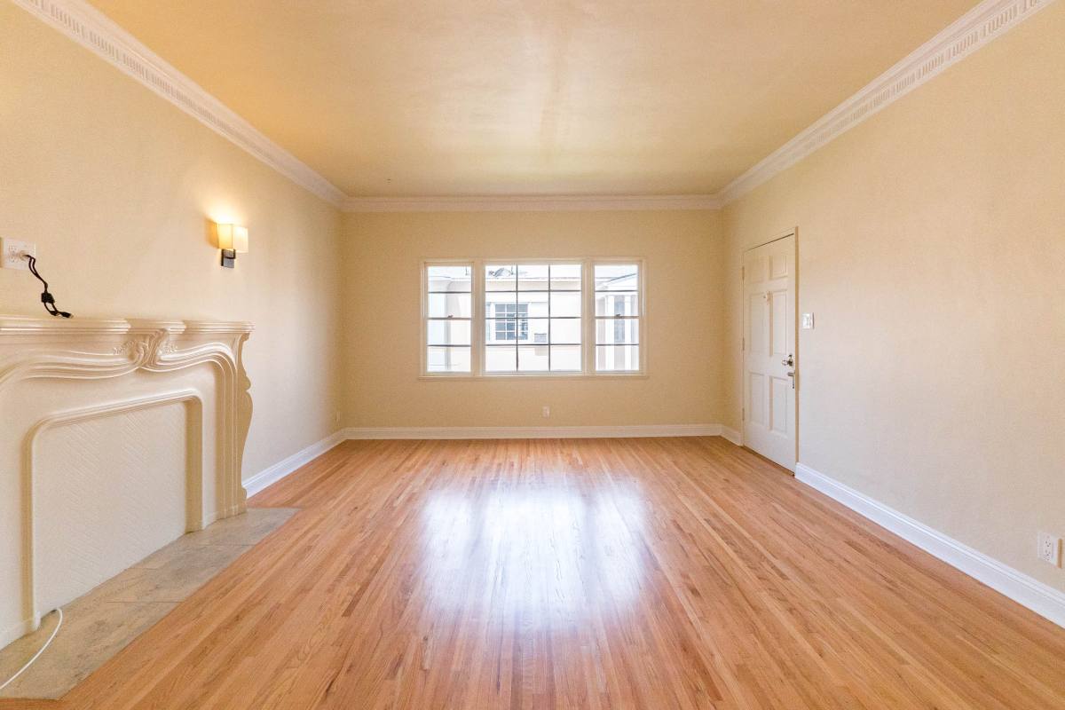 Apartment for rent at 1056 S Genesee Ave #4, Los Angeles, CA 90019