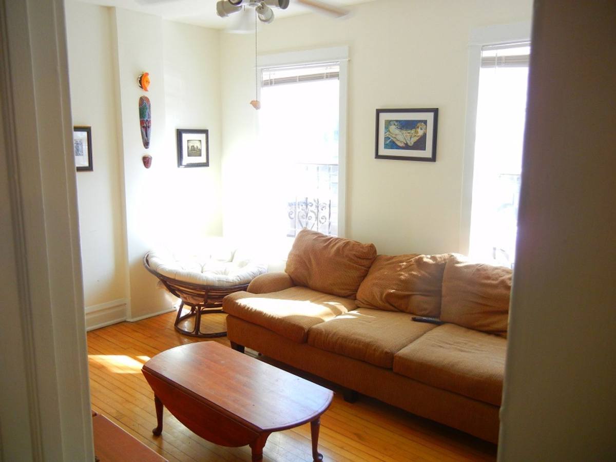 Apartment for rent at 1958 W Waveland Ave #1, Chicago, IL 60618