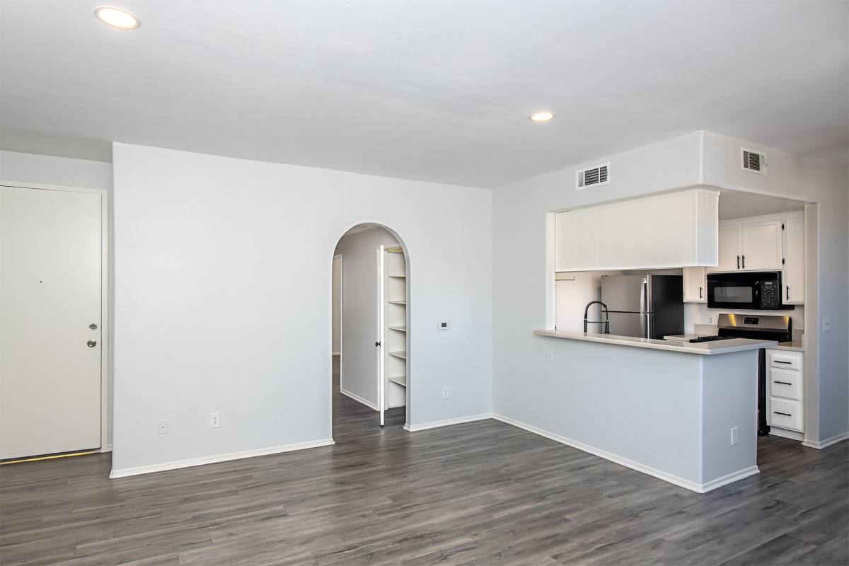 520 N Hollywood Way, Burbank, CA 91505 - Apartment for Rent
