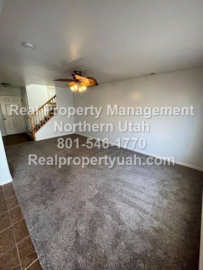 Townhouse for rent at 652 W 800 N, Clearfield, UT 84015