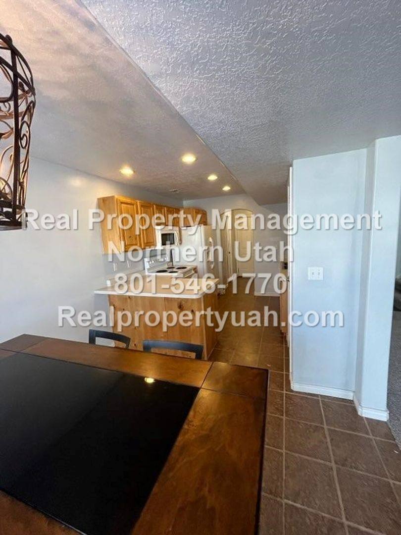 Townhouse for rent at 652 W 800 N, Clearfield, UT 84015