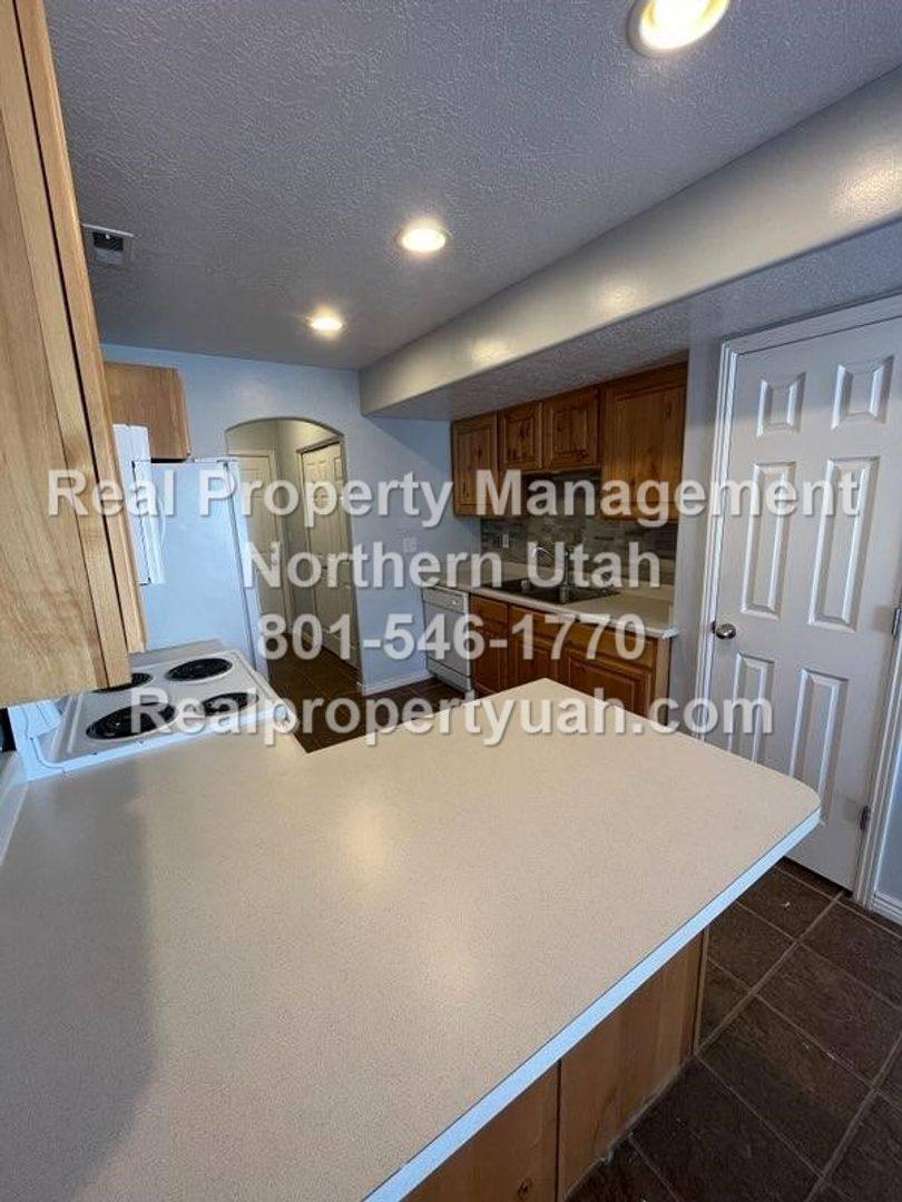 Townhouse for rent at 652 W 800 N, Clearfield, UT 84015