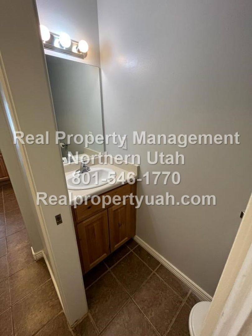 Townhouse for rent at 652 W 800 N, Clearfield, UT 84015