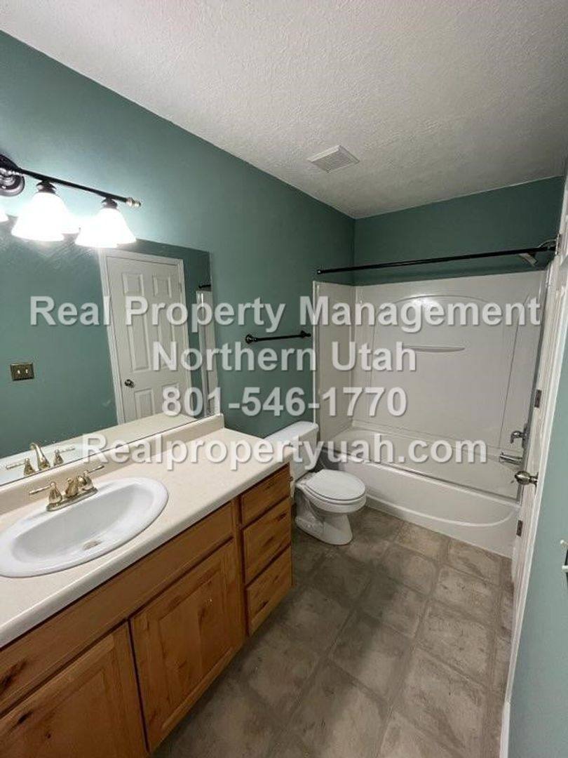 Townhouse for rent at 652 W 800 N, Clearfield, UT 84015