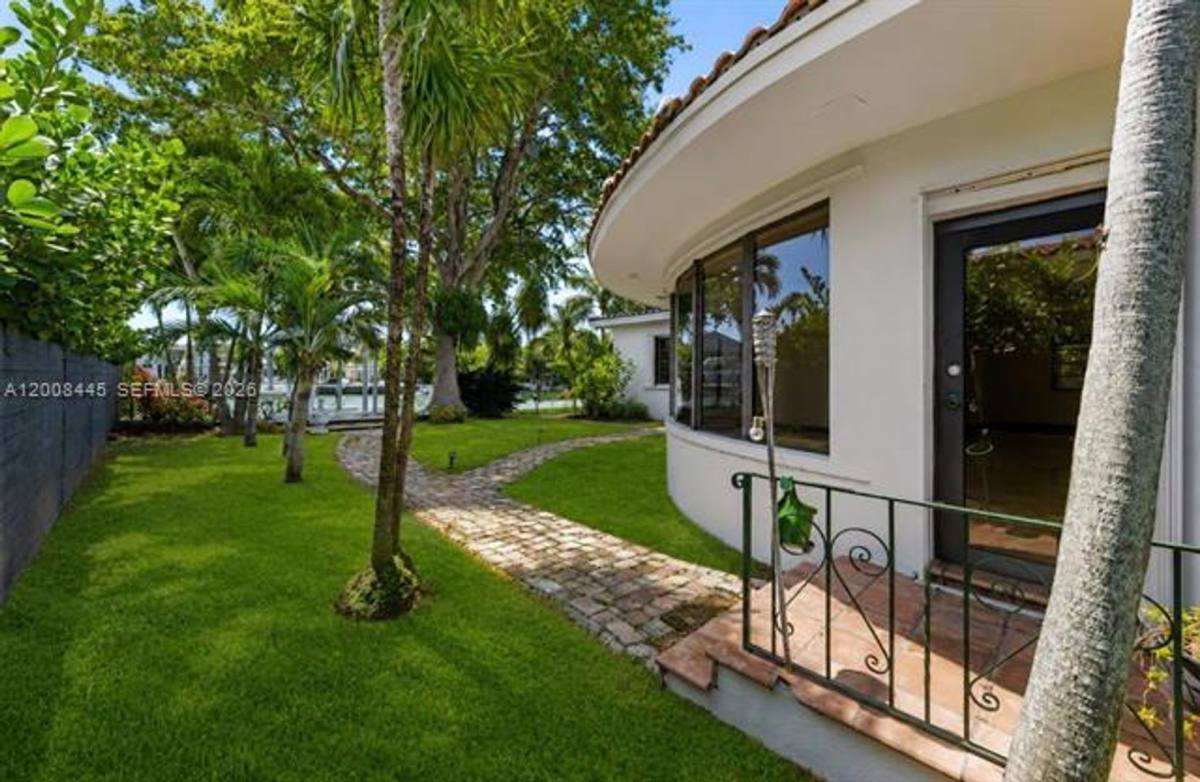 House for rent at 540 S Shore Dr, Miami Beach, FL 33141