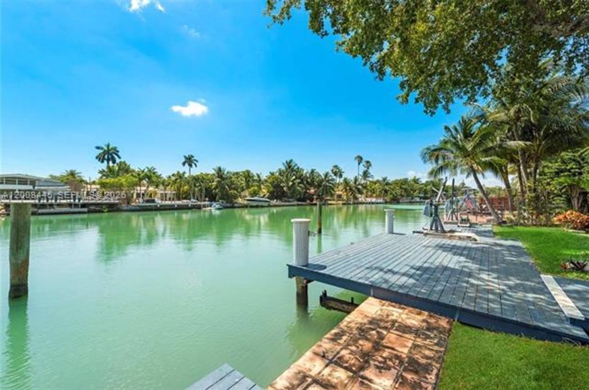 House for rent at 540 S Shore Dr, Miami Beach, FL 33141