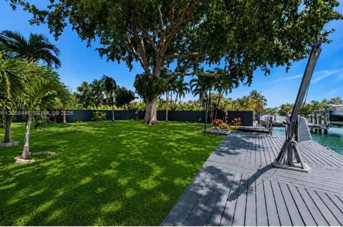 House for rent at 540 S Shore Dr, Miami Beach, FL 33141