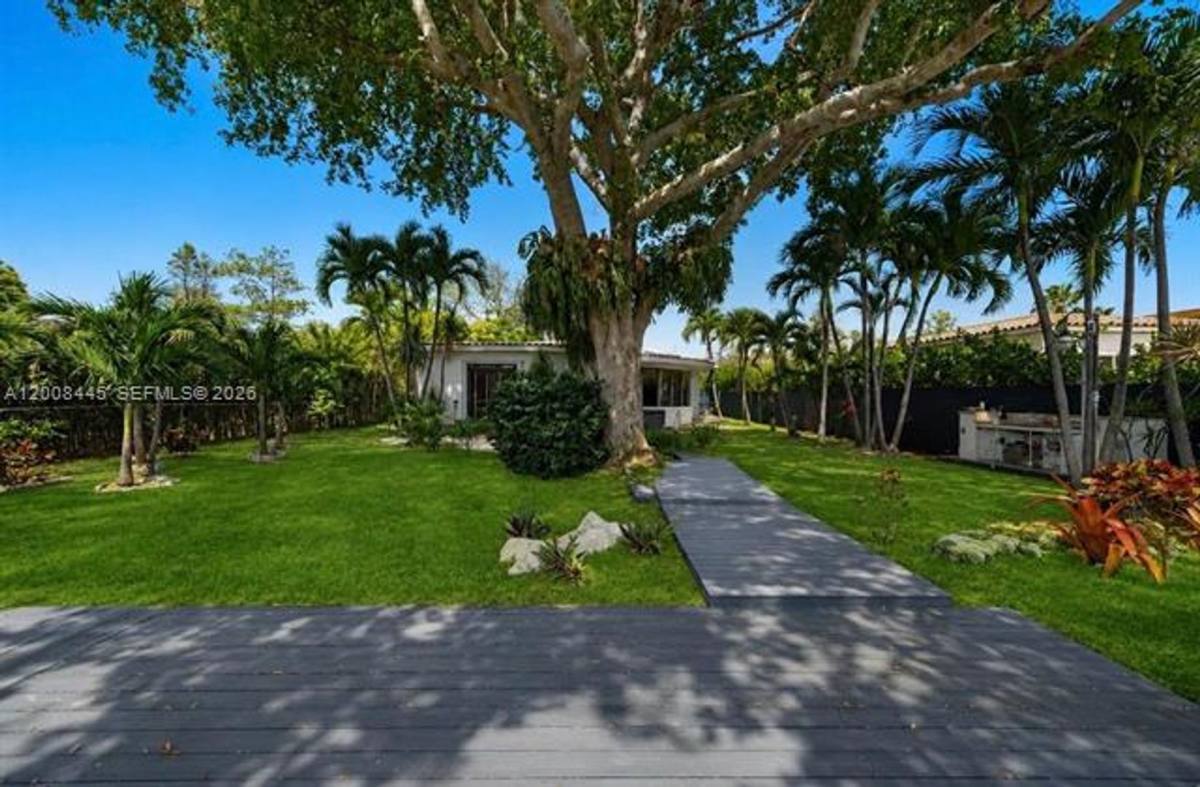 House for rent at 540 S Shore Dr, Miami Beach, FL 33141