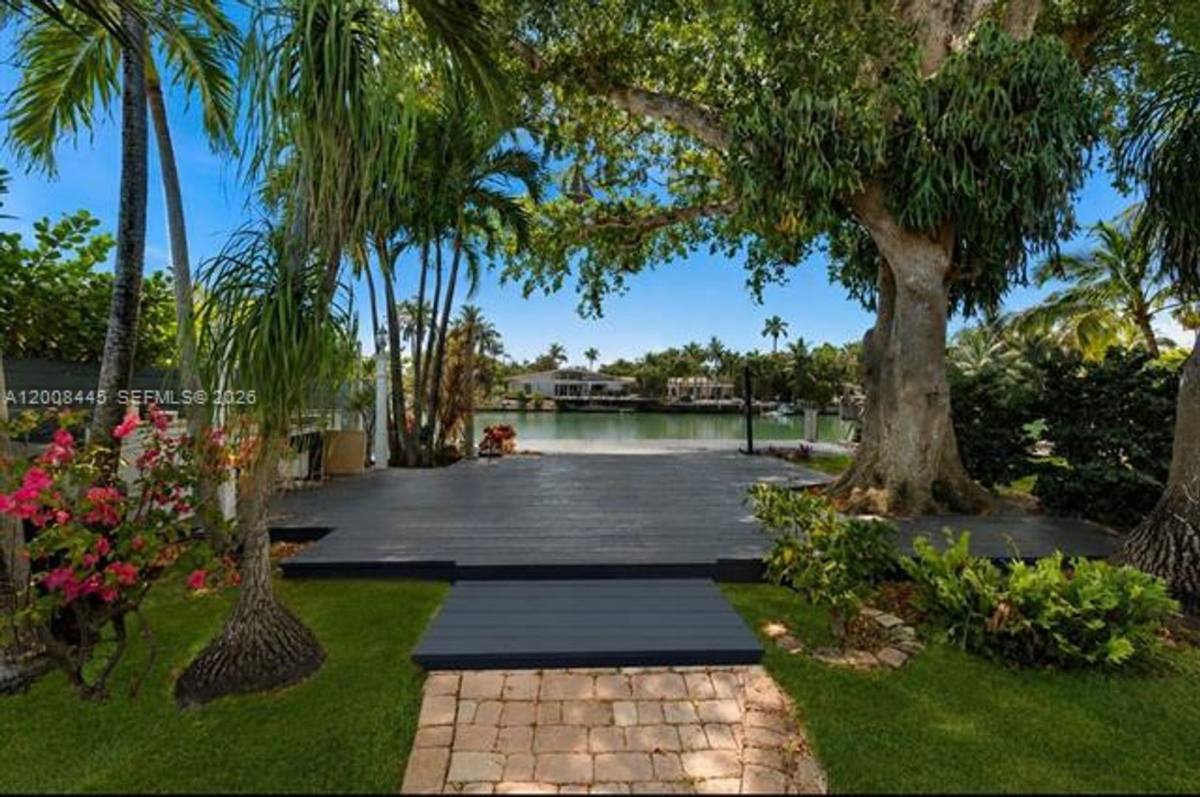 House for rent at 540 S Shore Dr, Miami Beach, FL 33141