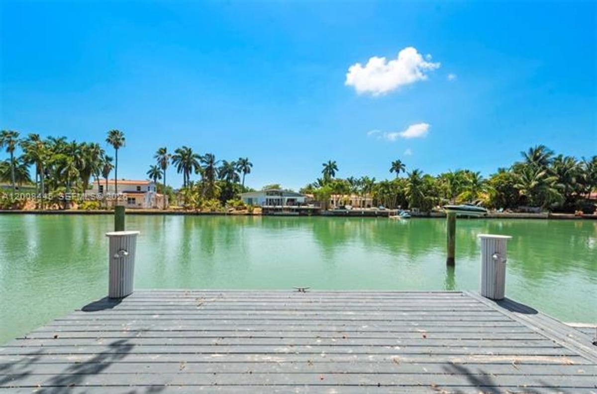 House for rent at 540 S Shore Dr, Miami Beach, FL 33141