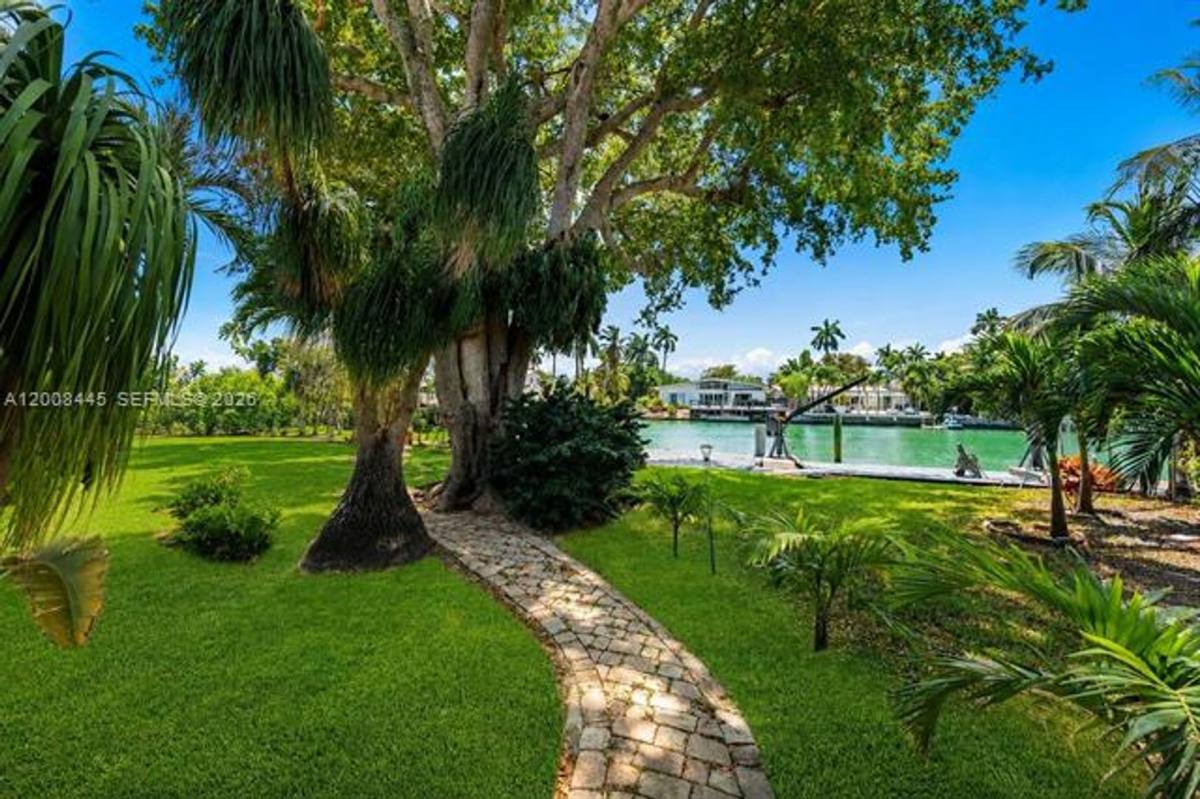 House for rent at 540 S Shore Dr, Miami Beach, FL 33141