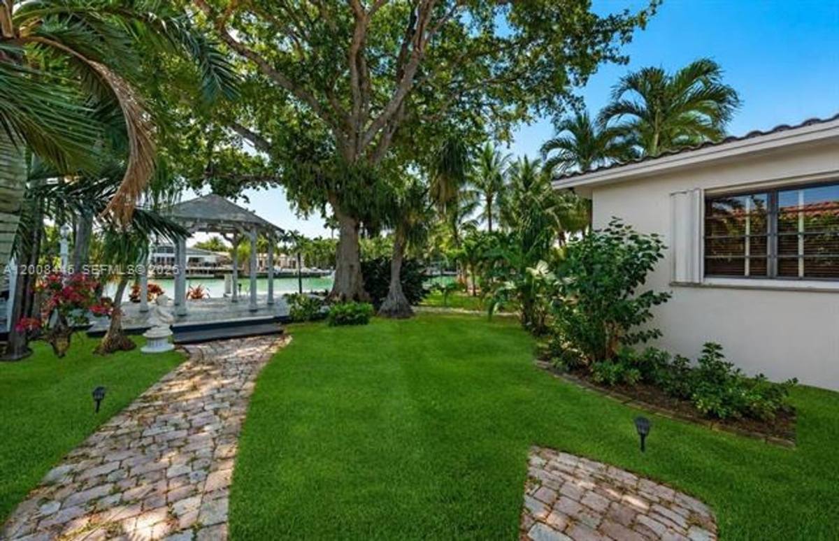 House for rent at 540 S Shore Dr, Miami Beach, FL 33141