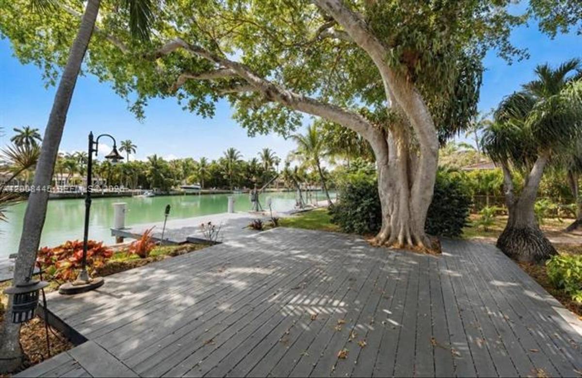 House for rent at 540 S Shore Dr, Miami Beach, FL 33141