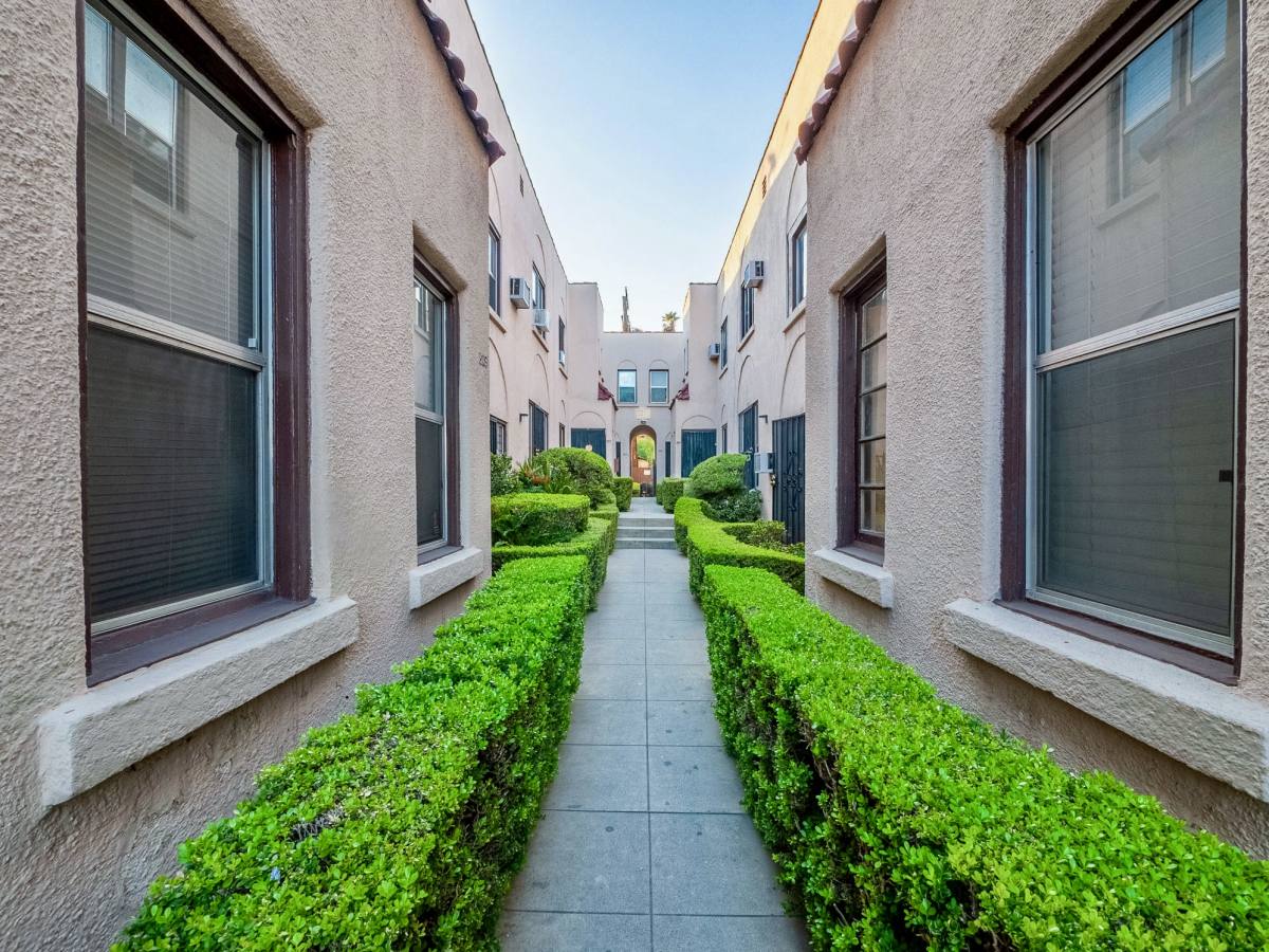Apartment for rent at 207 N Berendo St #1 4, Los Angeles, CA 90004