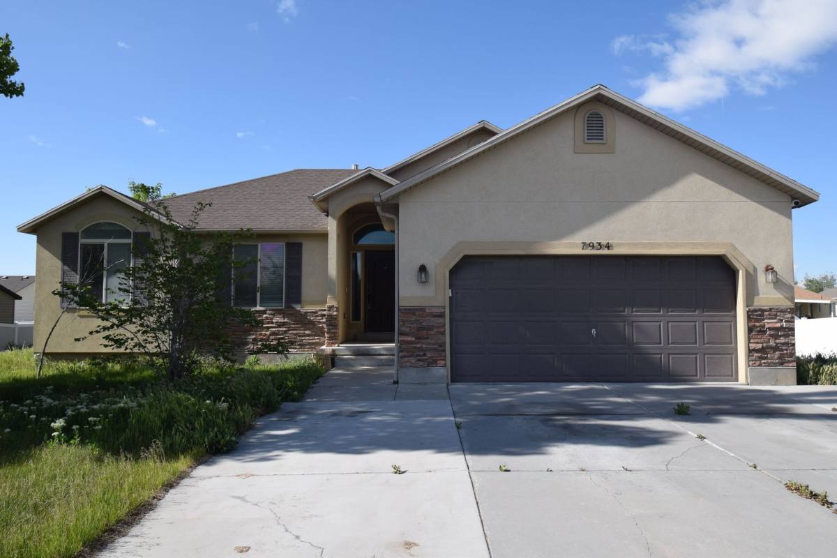 7934 W Marwari Rd, Magna, UT 84044
