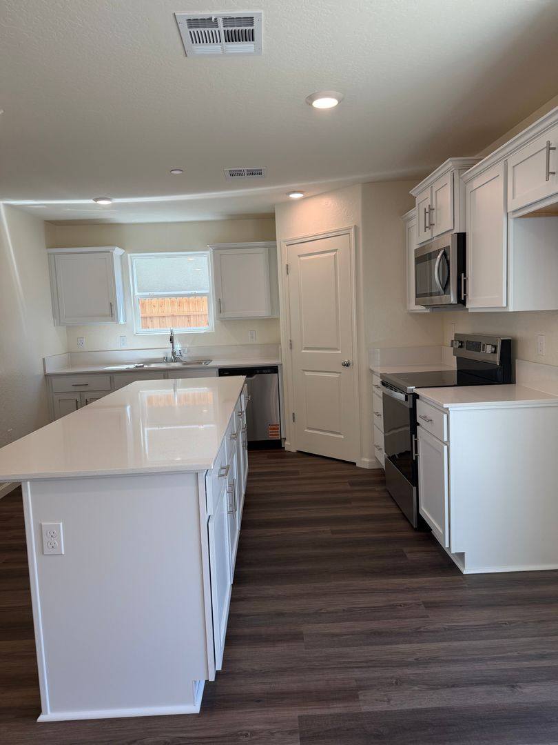 House for rent at 1919 Oak Falls Court, Tulare, CA 93274