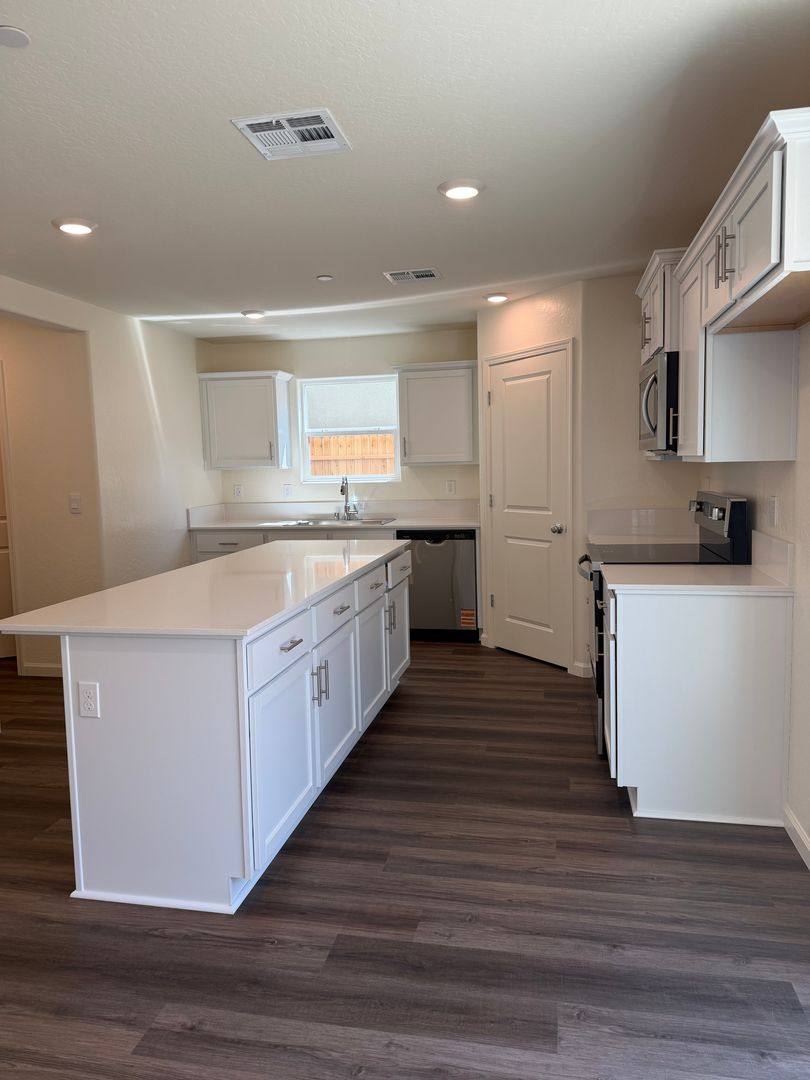 House for rent at 1919 Oak Falls Court, Tulare, CA 93274