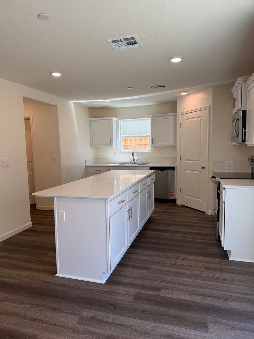 House for rent at 1919 Oak Falls Court, Tulare, CA 93274