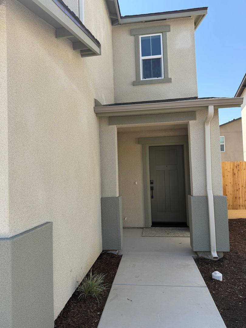 House for rent at 1919 Oak Falls Court, Tulare, CA 93274