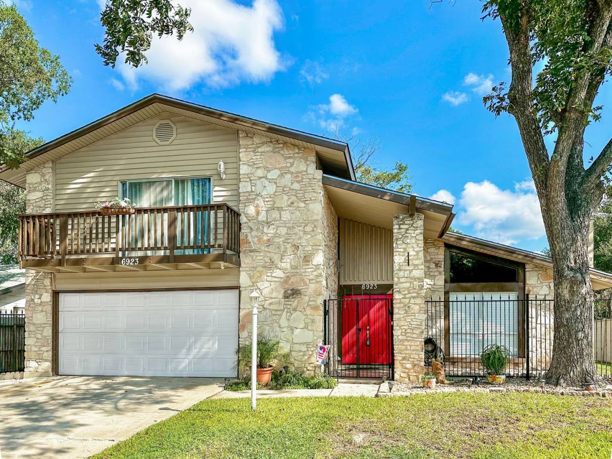 House for rent at 6923 Glen Fair, San Antonio, TX 78239