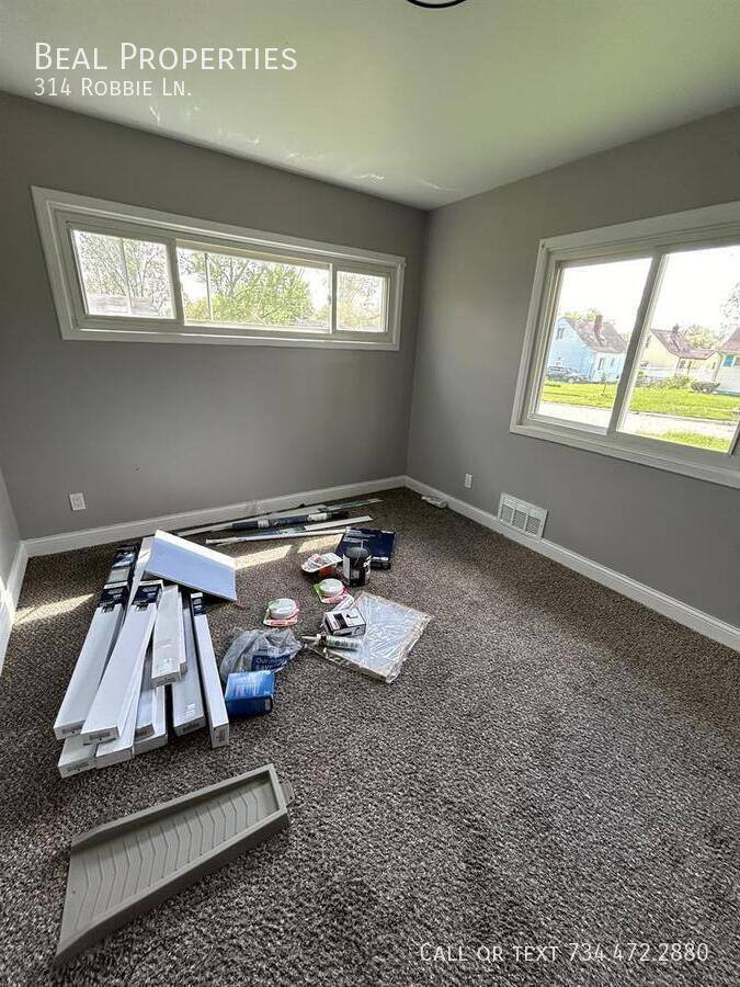 House for rent at 314 Robbie Lane, Flint, MI 48505