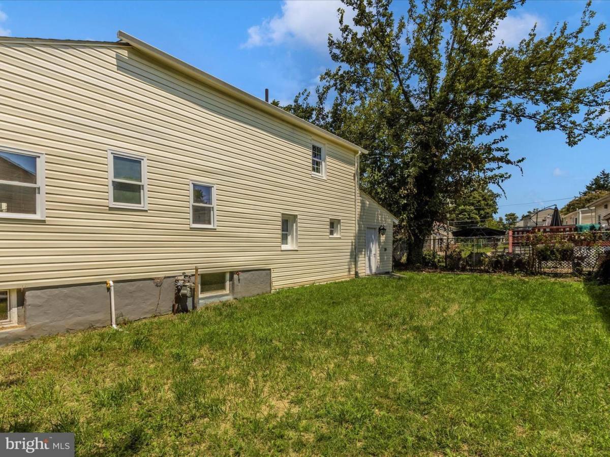 Apartment for rent at 903 Minna Ave, Capitol Heights, MD 20743