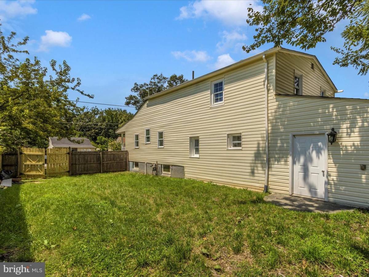 Apartment for rent at 903 Minna Ave, Capitol Heights, MD 20743